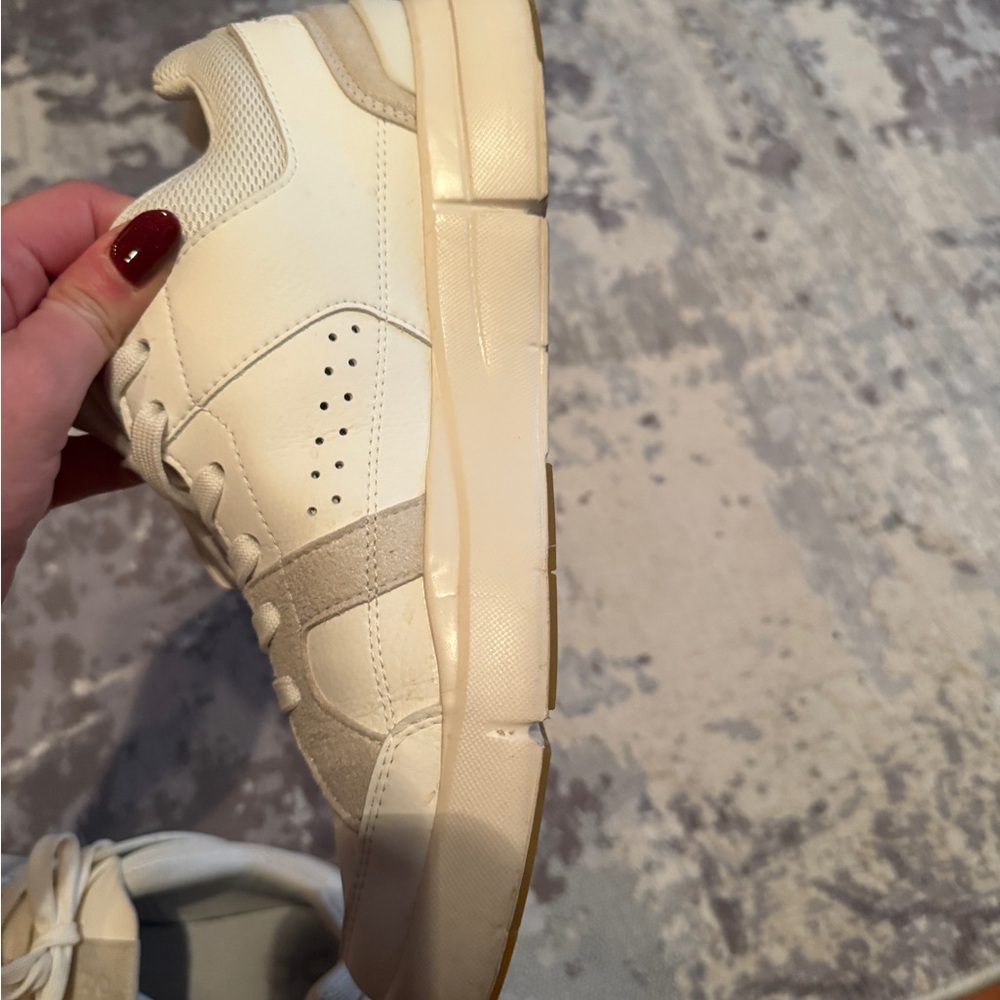 On Cloud Women’s THE ROGER Clubhouse Size 9.5 - Picture 4 of 5